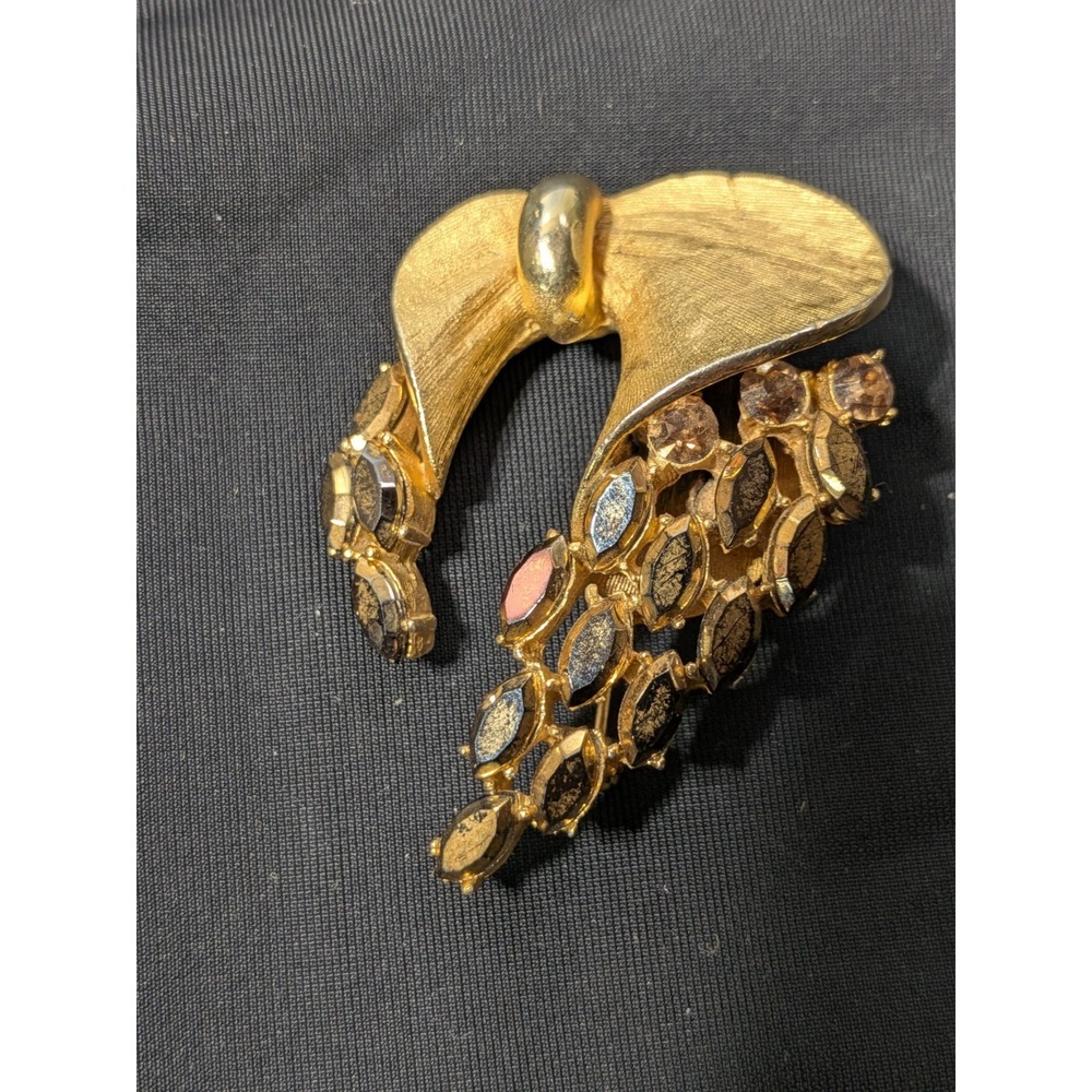 Vintage BSK Signed Gold Tone Rhinestone Bow Ribbon Brooch Pin Costume Jewelry